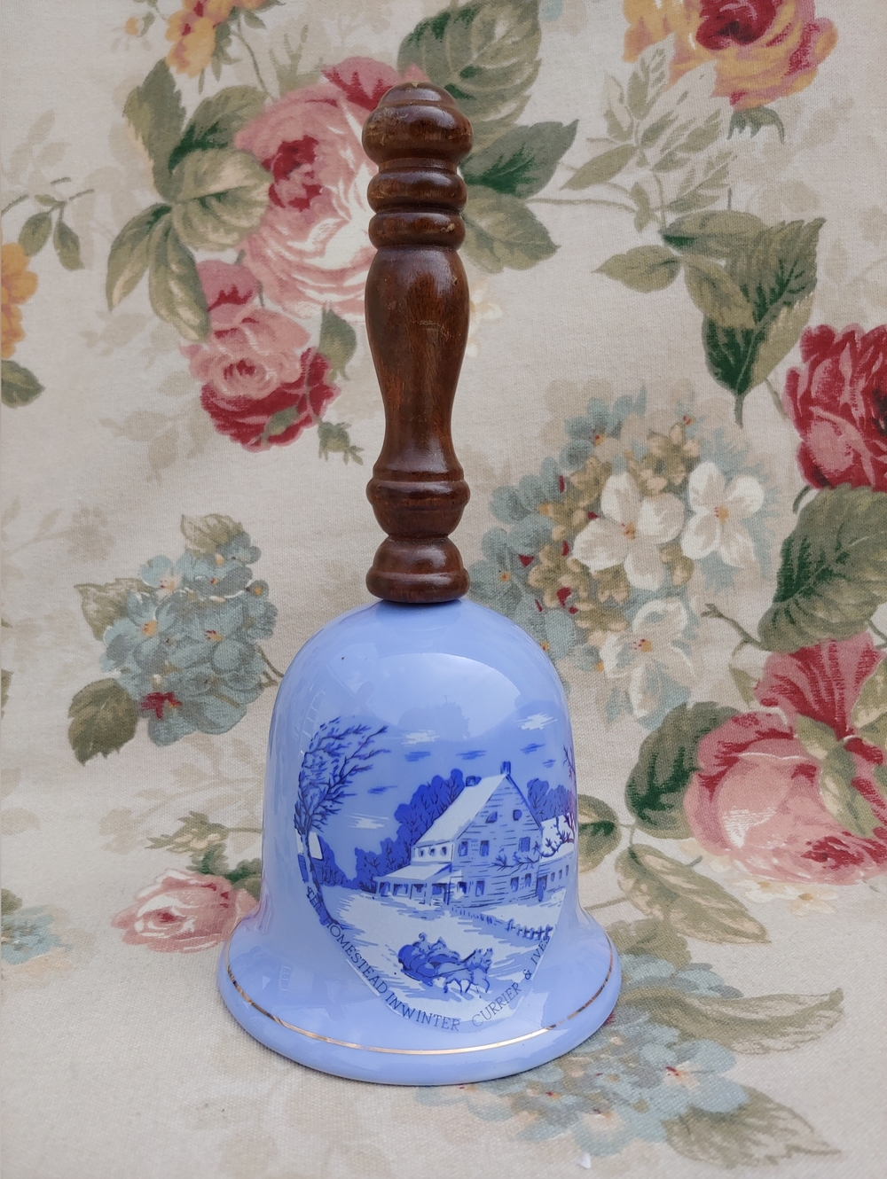 Vintage 1979 Currier & Ives Blue Porcelain Bell Musical Box - Picture 13 of 14